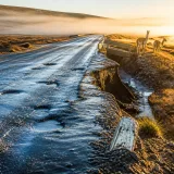 Riesgos en la Ruta 3 de Tierra del Fuego: niebla, hielo negro, baches y guanacos obligan a reducir la velocidad