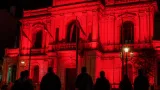 Concordia iluminó el Palacio Municipal de rojo por el Día Mundial contra la Polio