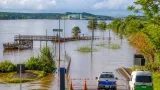 Diez pasos fronterizos cerrados en Misiones por la crecida del Paraná e Iguazú; Puerto Iguazú, bajo vigilancia