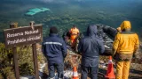 Hallan una Ford F-100 hundida en Lago La Plata: investigan paradero de sus ocupantes