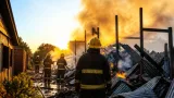 Incendio destruyó un depósito en Oberá y puso en riesgo casas vecinas