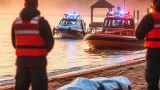 La crecida del Paraná obliga a familias a asentarse sobre la Ruta Provincial Nº 63 en Isla del Cerrito