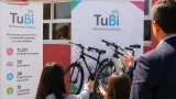 Poggi entregó dos bicicletas del programa TuBi en Los Manantiales y destacó el impacto escolar y laboral