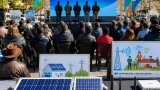 Río Negro lanzó un plan histórico de energía renovable para llevar luz y conectividad a la zona rural