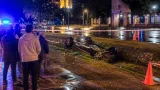 Un auto cayó volcado en el zanjón central de avenida Robustiano Patrón Costas en la zona norte