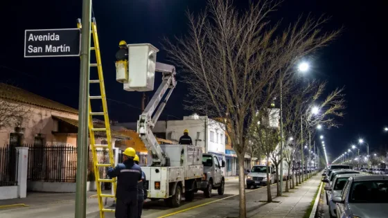 Caleta Olivia: instalan luminarias LED en barrios y corredores para mejorar visibilidad y seguridad
