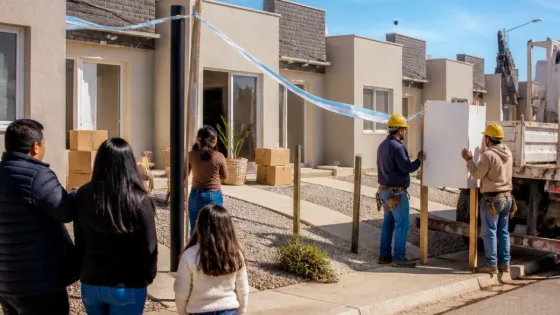 Comodoro: entregaron las primeras 27 viviendas a familias desplazadas por el Cerro Hermitte