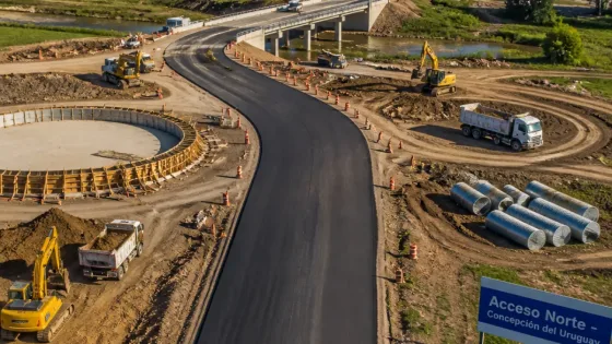 El acceso norte a Concepción del Uruguay supera el 58% y avanza con pavimento y puente sobre el arroyo