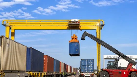 Villa Mercedes: seis contenedores con insumos industriales llegaron a la ZAL y avanzaron por ferrocarril
