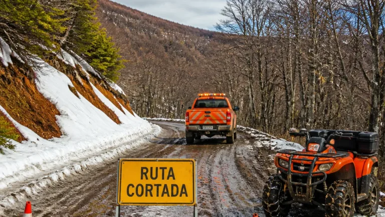 Advertencia por barro y nieve en rutas de Neuquén: recomendaciones para el fin de semana largo