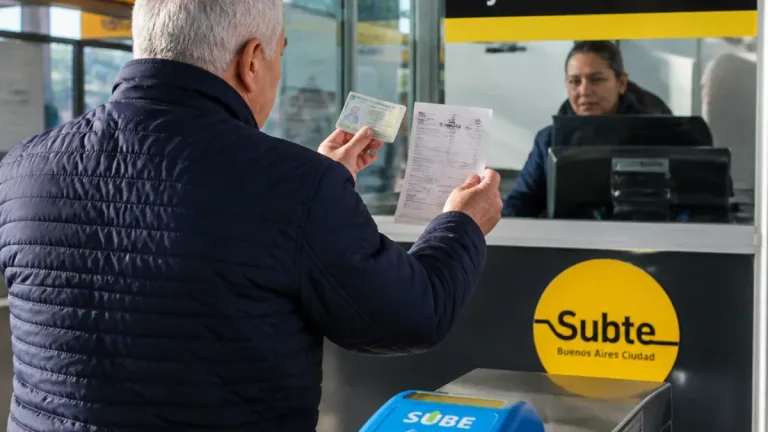Buenos Aires simplifica el pase gratuito en subte para jubilados y retirados