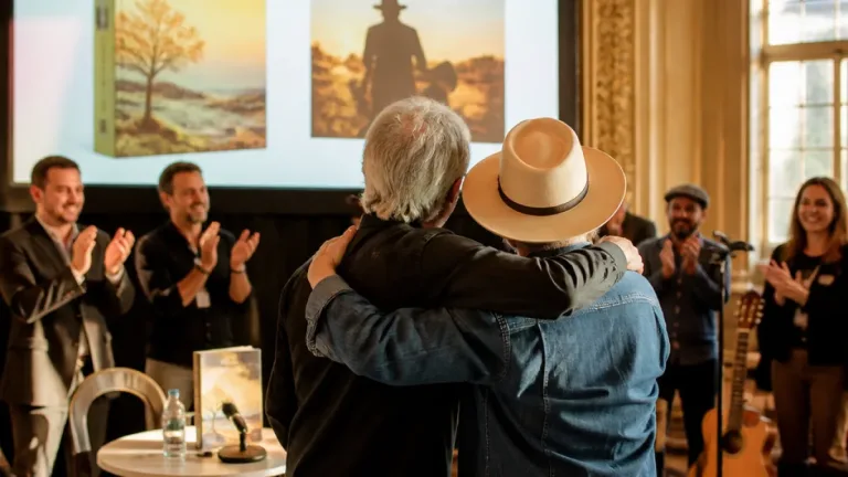 Charly García apareció en la presentación porteña de Julieta Venegas y reavivó una amistad artística