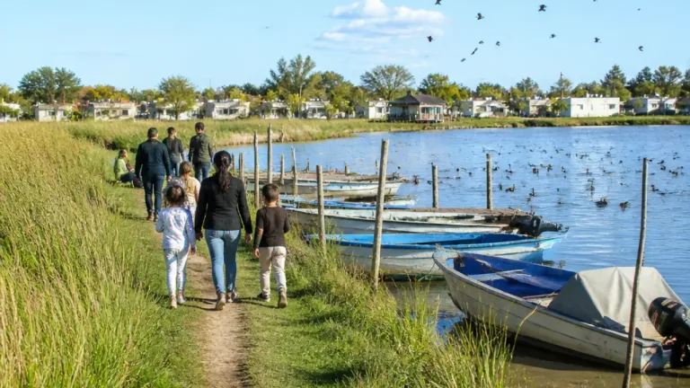 Con 400 habitantes, Villa Logüercio se convirtió en un destino de fin de semana alrededor de una laguna de 800 hectáreas