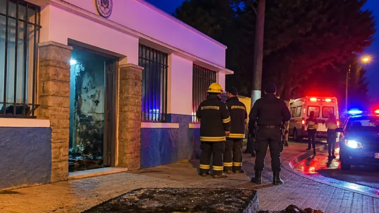 Dos detenidos murieron tras un incendio en la comisaría de Perito Moreno