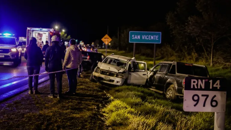 Dos muertos, entre ellos un menor, y varios heridos tras choque entre dos camionetas en San Vicente
