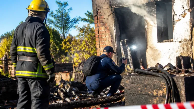 Incendio mortal arrasó una vivienda en Posadas: murió un hombre y la casa quedó destruida