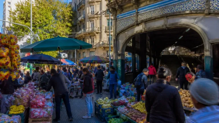 La venta callejera ilegal en CABA bajó 22,8% en un año pero sigue concentrada en pocas cuadras