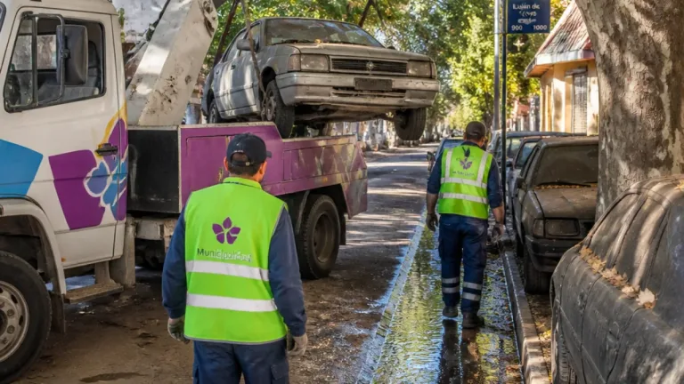 Luján de Cuyo intensifica retiro de autos abandonados para mejorar seguridad y drenaje