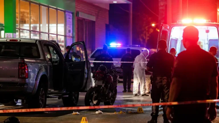 Mataron a un hombre frente a un supermercado en Lomas de Zamora: un detenido con una herida