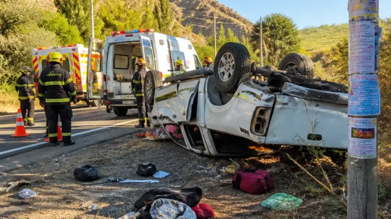 Neuquén: dos jóvenes murieron en un vuelco en Rincón de los Sauces; el conductor dio positivo en alcoholemia