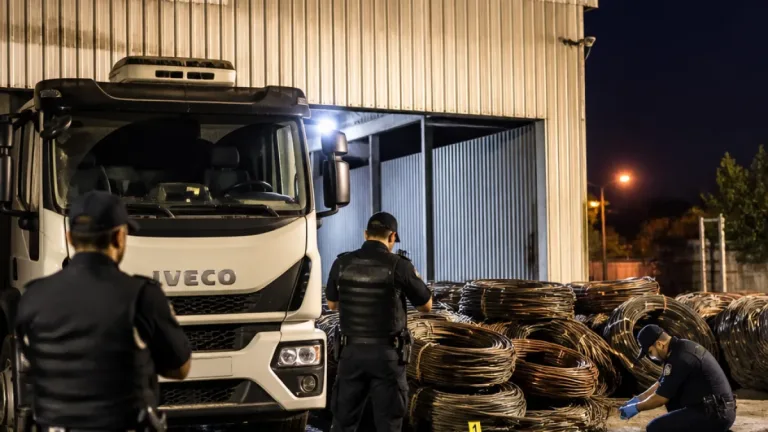 Operativo en Las Heras: seis detenidos y secuestro de ~600 tramos de cable de cobre