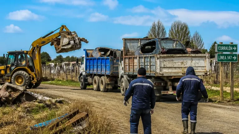 Operativo municipal saneó chacras y retiró chatarra en Río Grande