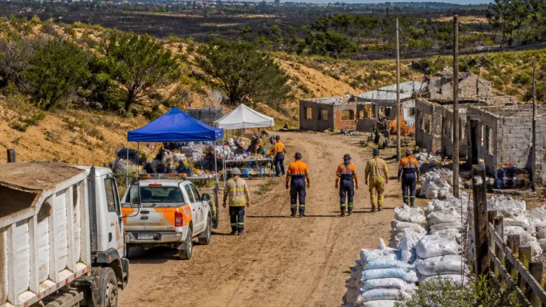 Rawson despliega operativo social tras incendios en Médano de Oro y El Medanito