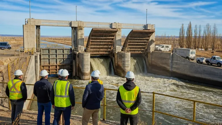 Reabrieron las compuertas del Dique Ballester y comienza la temporada de riego en el Alto Valle