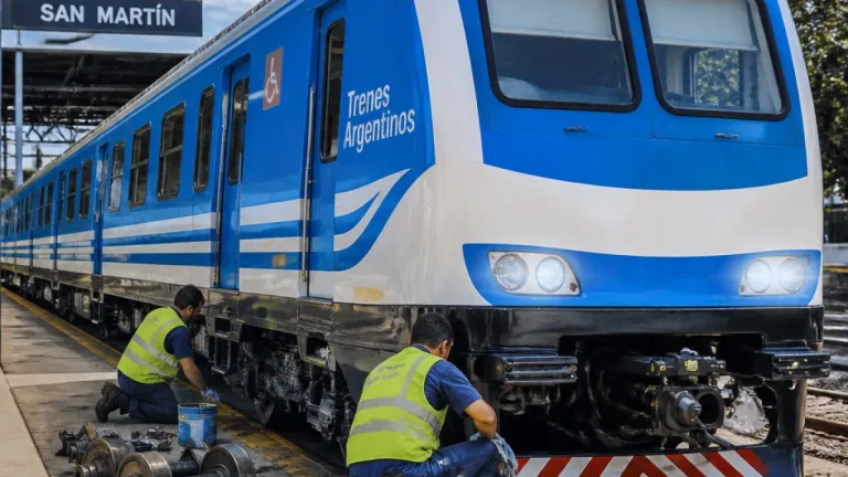 San Martín: Trenes Argentinos incorporó una formación renovada para mejorar la línea San Martín