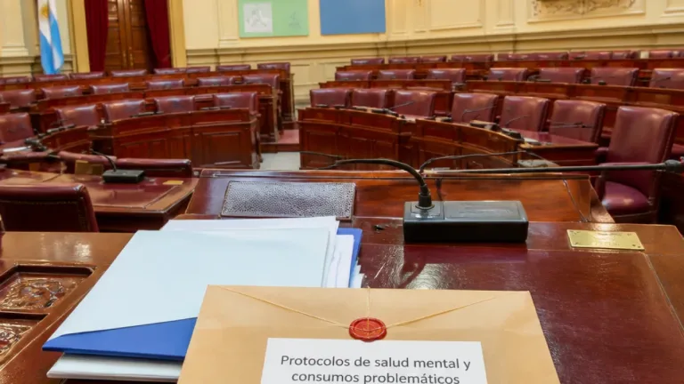 Santa Fe sancionó una ley que incorpora salud mental y consumos problemáticos en los trabajos