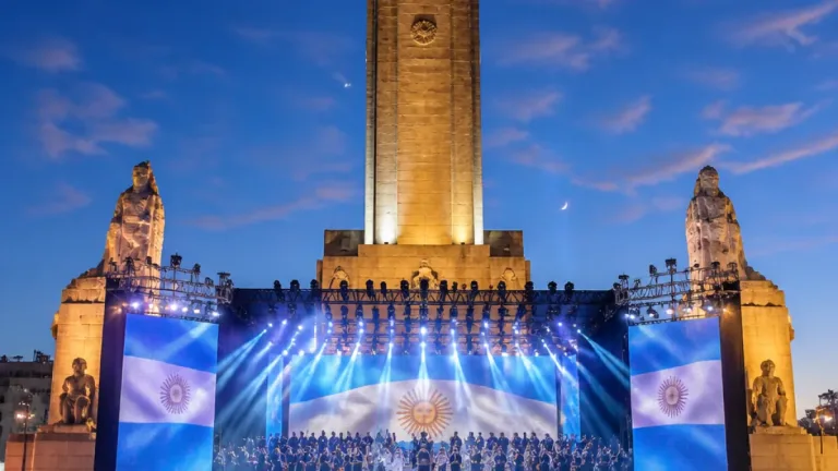 Soledad, Abel Pintos y Baglietto encabezan la ceremonia inaugural de los Juegos Suramericanos en Rosario