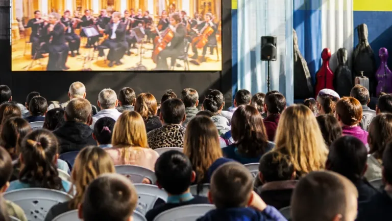 Trelew vibró con la Orquesta del INTA que estrenó su concierto en el Teatro Colón