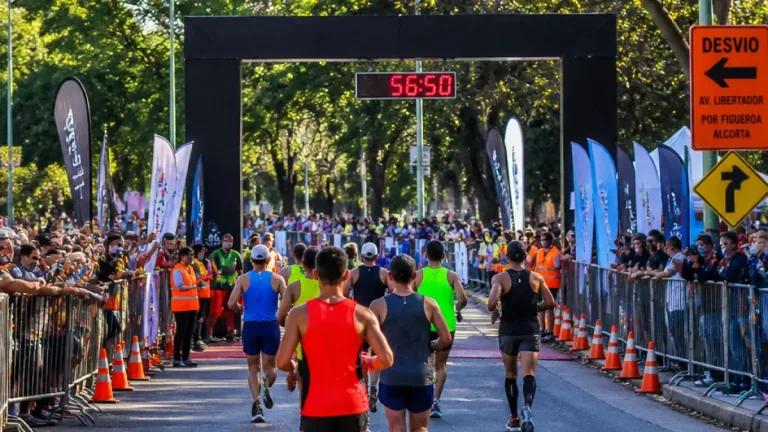 Yomif Kejelcha batió el récord mundial y la Media Maratón movilizó a 31.500 corredores en Palermo