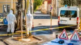 Asbest‑Verdacht an Kreuzung in Mödling: Stadt lässt Probe bohren