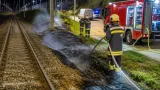 Böschungsbrand bei Gleisen: Feuerwehr Sarling löschte Rascheinsatz im Bezirk Melk