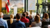 Bundeskanzler Stocker diskutiert Dürrehilfe und Klimagesetz bei Sommertour in Eisenstadt