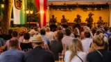 Dämmerschoppen beim Gasthof Stockinger stärkt Vereine und Gastronomie in Ansfelden