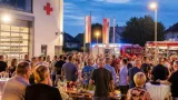Gleisdorf: Rotes Kreuz feiert Zusammenhalt beim Dämmerschoppen vor der Dienststelle