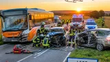 Mehrere Verletzte nach Kollision zwischen Postbus und drei Pkw bei Mattsee