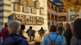 Musikalische Stadtführung in Hall in Tirol verbindet Geschichte und Mundartlieder