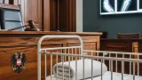 Richterin sieht Misshandlung an Säugling, Eltern aber mangels Nachweis freigesprochen