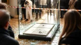 Vitrine eingeschlagen: Fahndung nach Kunstdiebstahl in Wiener Innenstadt