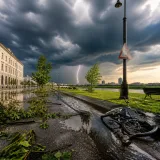 Gewitter und Starkregen: DWD warnt großflächig – Aufenthalt im Freien vermeiden