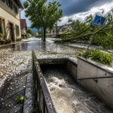 DWD warnt vor schweren Gewittern in Süddeutschland: Starkregen, Orkanböen und Hagel möglich