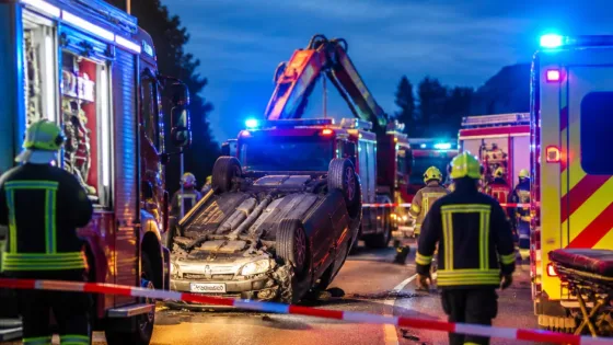 Rohrbach-Berg: Pkw überschlägt sich bei Mayrhoferkreuzung — Personen kaum verletzt