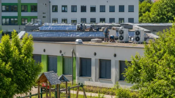 Wiener Neustadt rüstet Schulen und Kindergärten mit Klimaanlagen und PV-Unterstützung aus