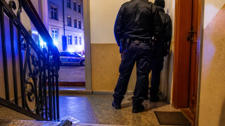 Bewaffneter Überfall in Lienz: Drei Tatverdächtige gefasst, zwei in U‑Haft
