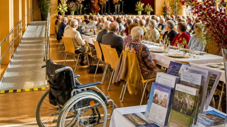 Bischofshofen: Stadtsaal gut gefüllt beim Pensionistennachmittag unter dem Motto „Wir bleiben im Ort“