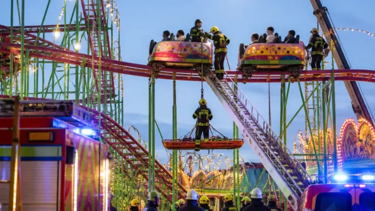 Fünf Fahrgäste nach Stillstand der „Wilden Maus“ im Prater von Feuerwehr gerettet