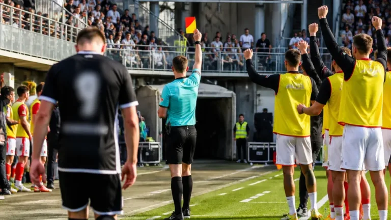 Graz: Sturm verliert 0:3 gegen Salzburg – Überzahl und Joker entscheiden das Spitzenspiel